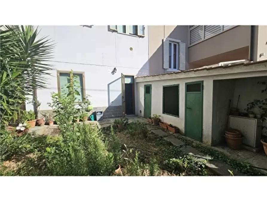 Immagine 2 di Villa in vendita  a Empoli