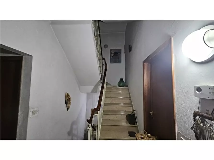 Immagine 6 di Villa in vendita  a Empoli