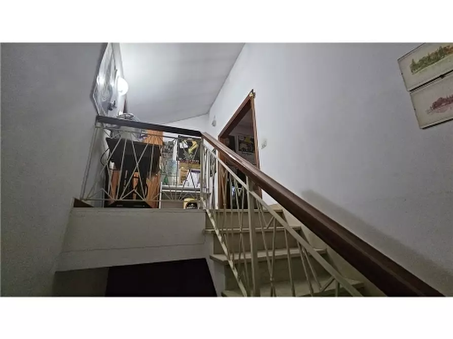 Immagine 15 di Villa in vendita  a Empoli