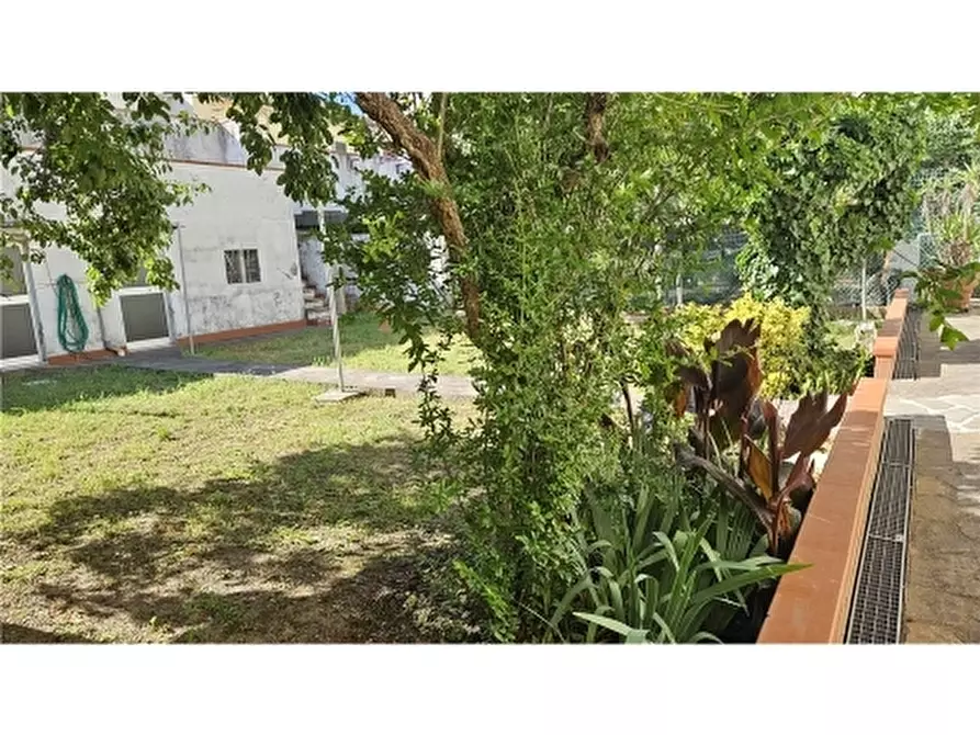 Immagine 7 di Villa in vendita  a Empoli