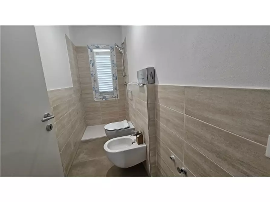 Immagine 17 di Villa in vendita  a Empoli