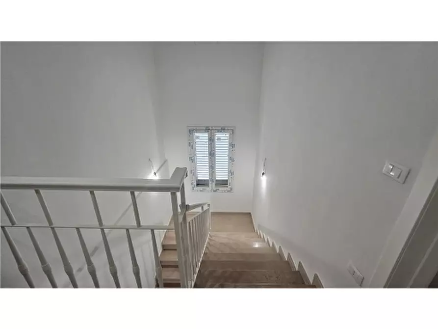 Immagine 21 di Villa in vendita  a Empoli