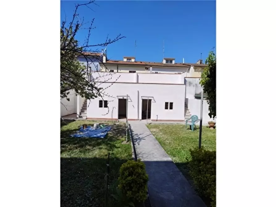 Immagine 27 di Villa in vendita  a Empoli