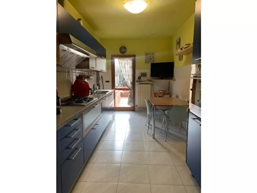 Immagine 11 di Villa in vendita  a Empoli