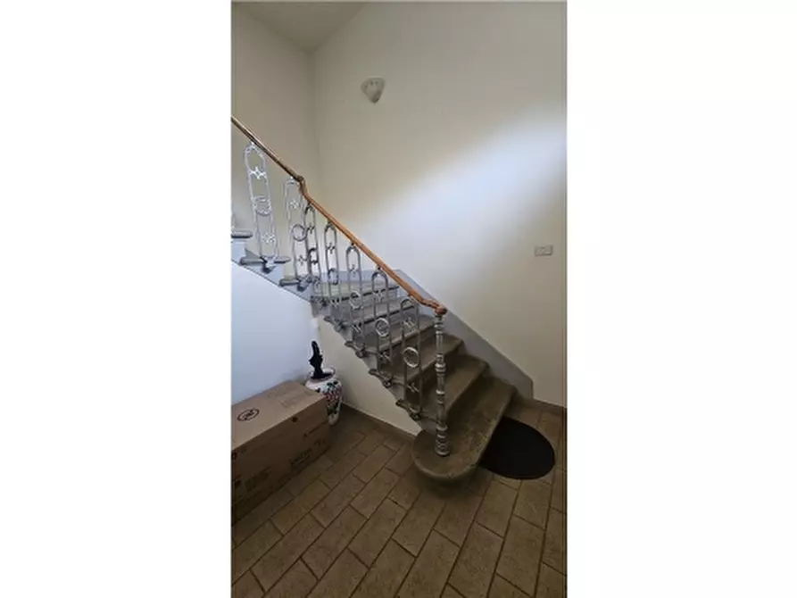 Immagine 11 di Villa in vendita  a Empoli