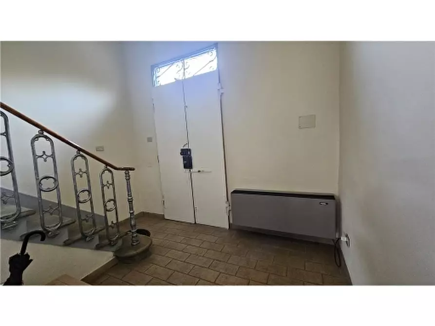 Immagine 18 di Villa in vendita  a Empoli