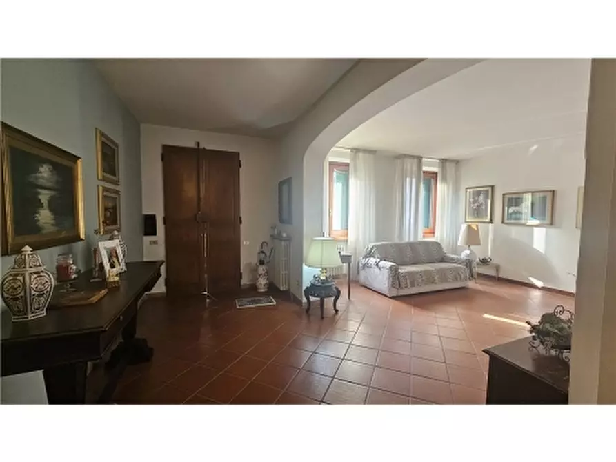 Immagine 1 di Villa in vendita  a Empoli