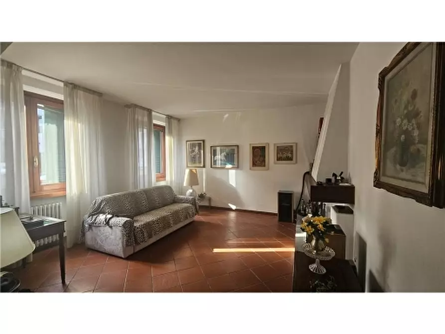 Immagine 2 di Villa in vendita  a Empoli