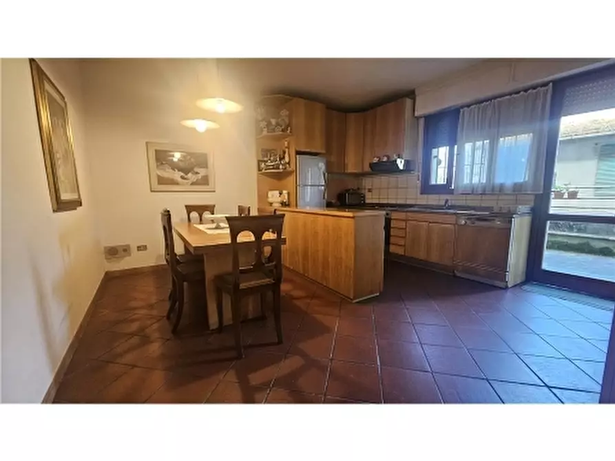Immagine 10 di Villa in vendita  a Empoli