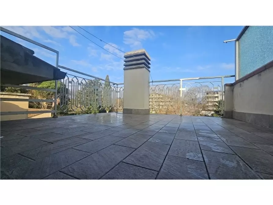 Immagine 37 di Villa in vendita  a Empoli