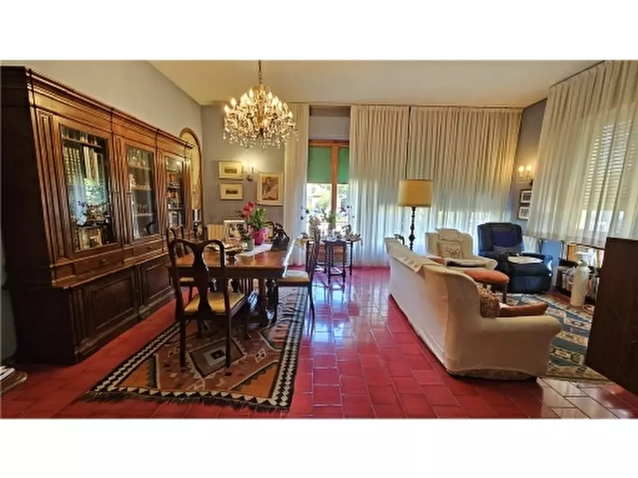 Immagine 1 di Villa in vendita  a Empoli