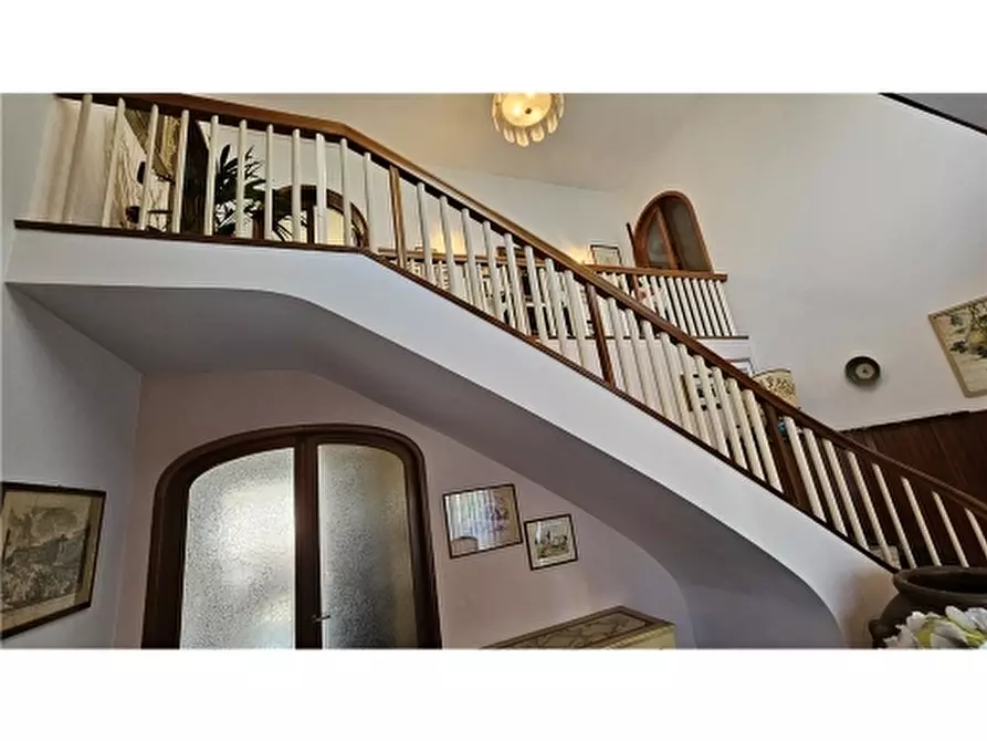 Immagine 7 di Villa in vendita  a Empoli