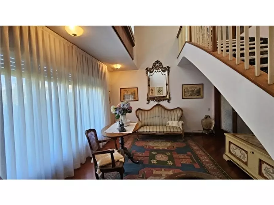 Immagine 8 di Villa in vendita  a Empoli