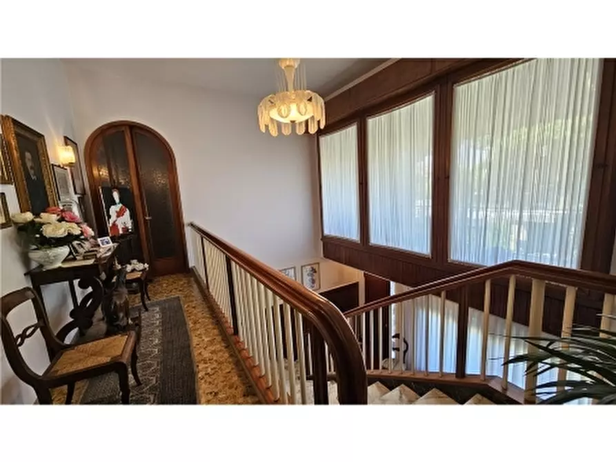 Immagine 12 di Villa in vendita  a Empoli