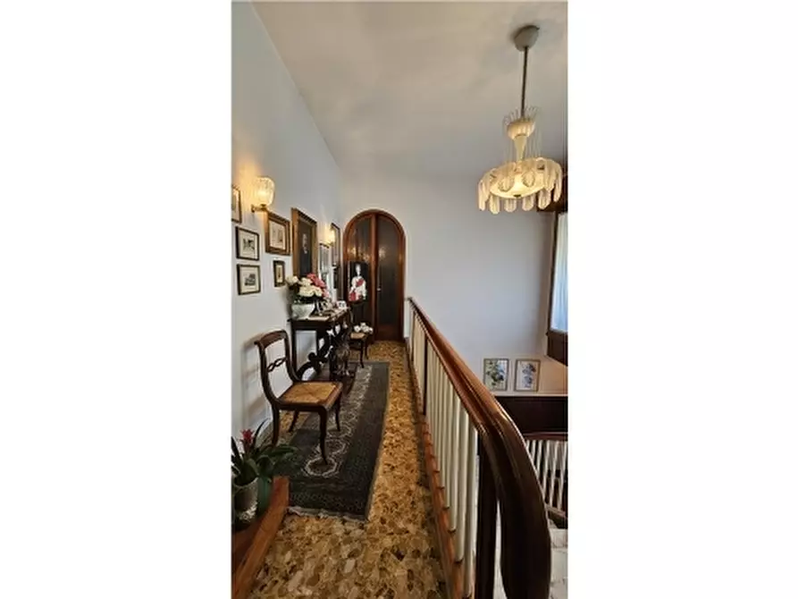 Immagine 13 di Villa in vendita  a Empoli