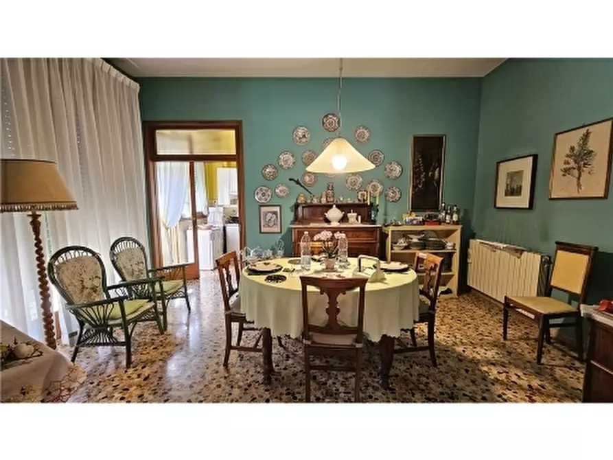 Immagine 17 di Villa in vendita  a Empoli