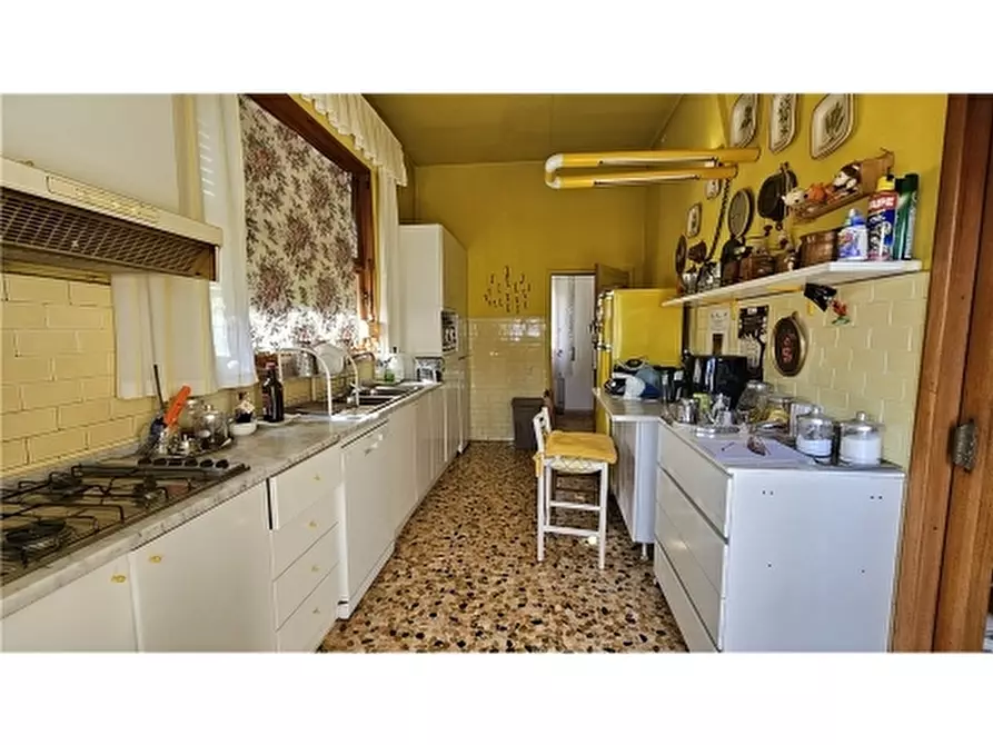 Immagine 19 di Villa in vendita  a Empoli