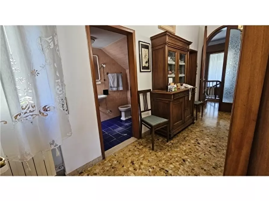 Immagine 21 di Villa in vendita  a Empoli