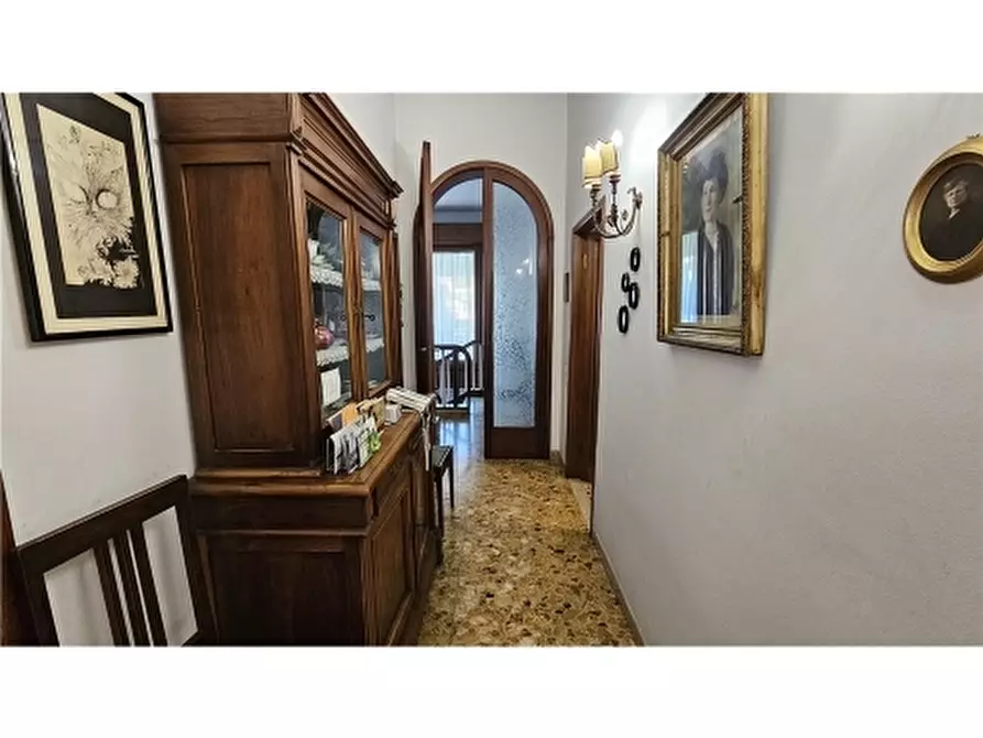 Immagine 22 di Villa in vendita  a Empoli