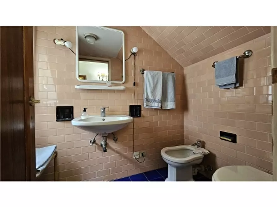 Immagine 23 di Villa in vendita  a Empoli