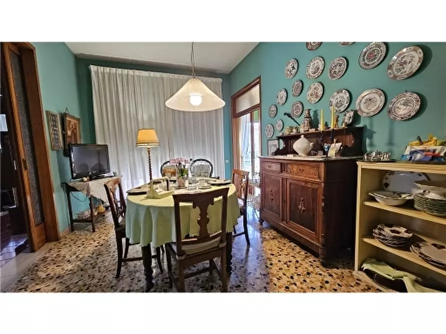 Immagine 25 di Villa in vendita  a Empoli