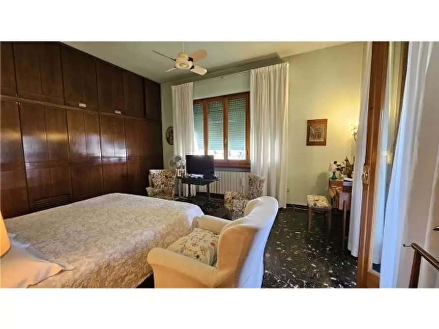 Immagine 36 di Villa in vendita  a Empoli