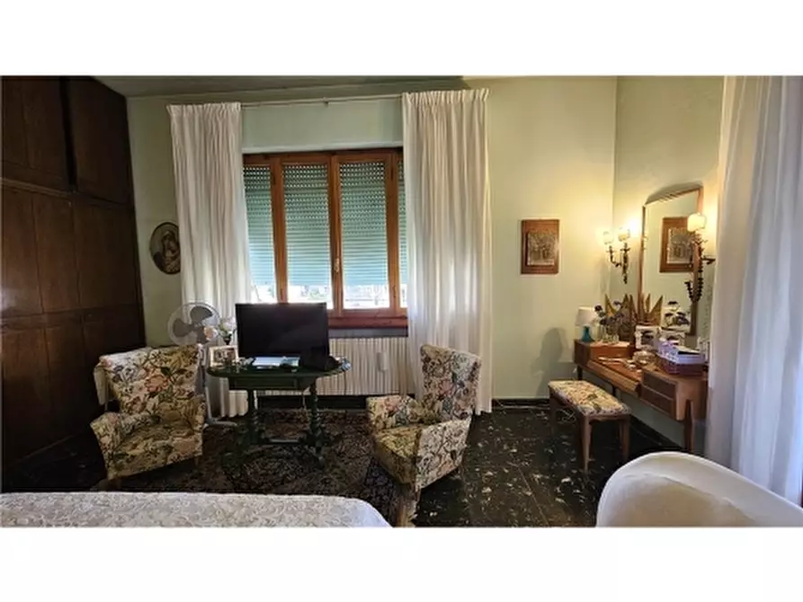 Immagine 37 di Villa in vendita  a Empoli