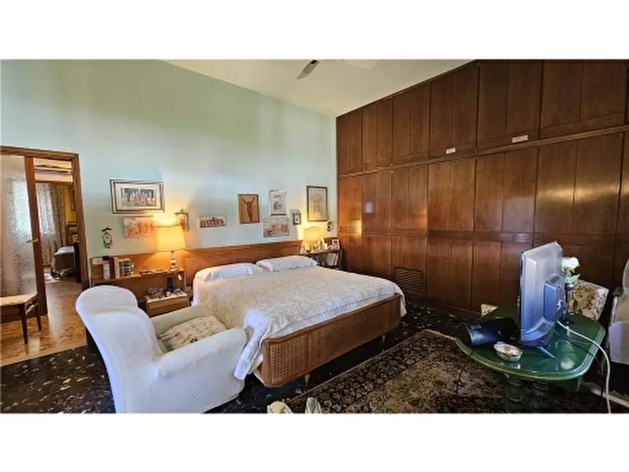 Immagine 38 di Villa in vendita  a Empoli