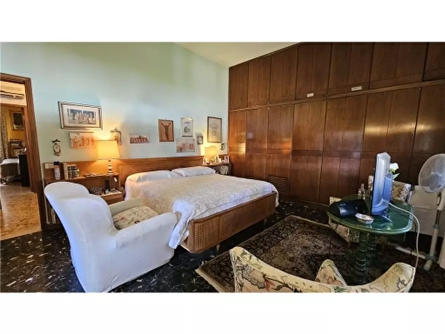 Immagine 39 di Villa in vendita  a Empoli