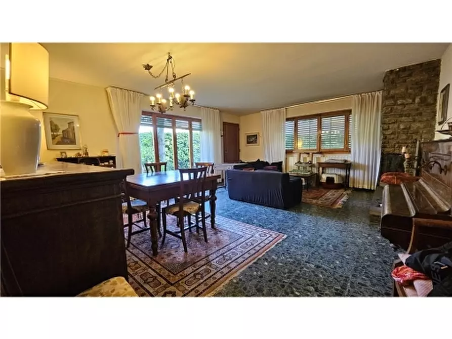 Immagine 52 di Villa in vendita  a Empoli