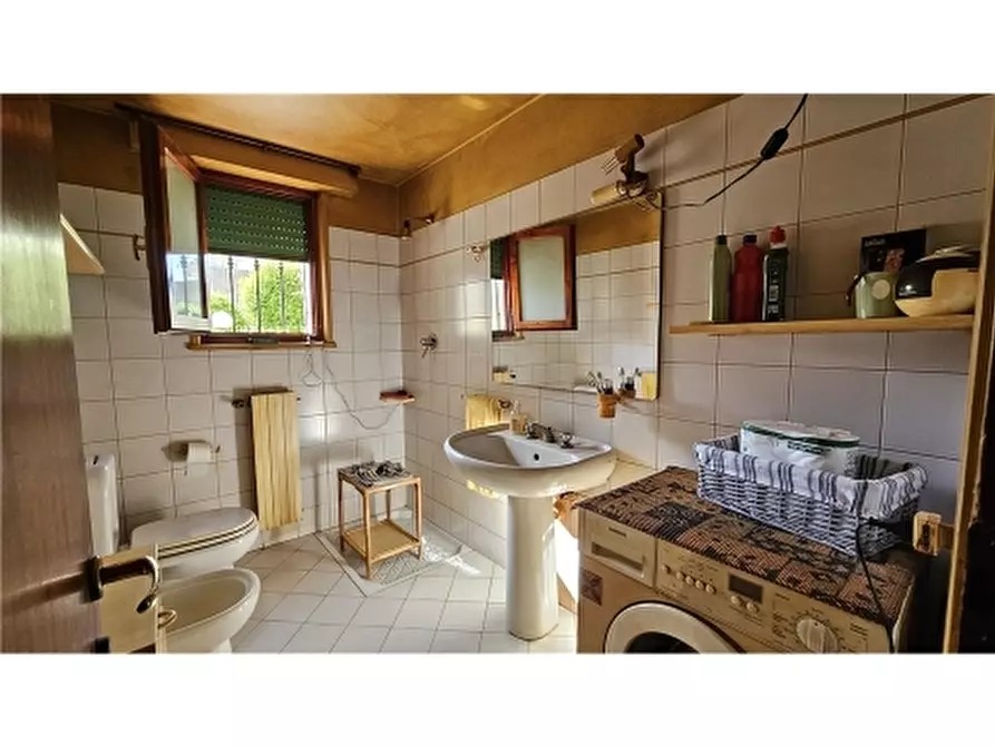 Immagine 60 di Villa in vendita  a Empoli