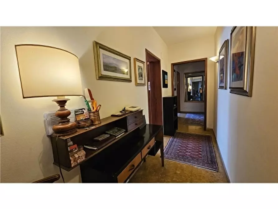 Immagine 61 di Villa in vendita  a Empoli