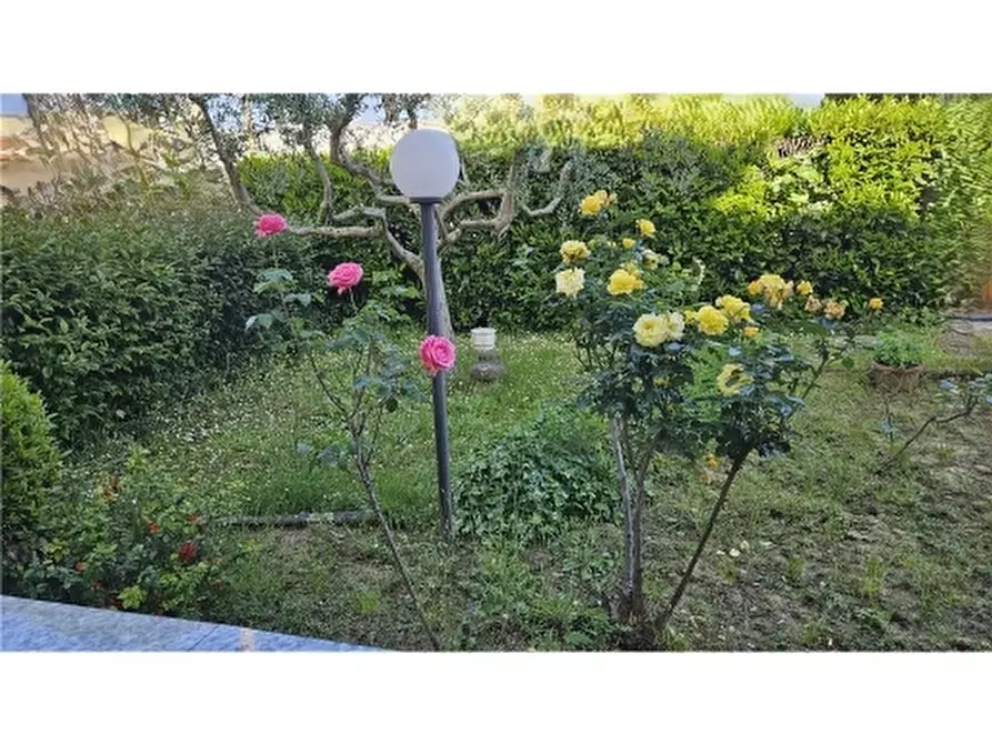 Immagine 74 di Villa in vendita  a Empoli