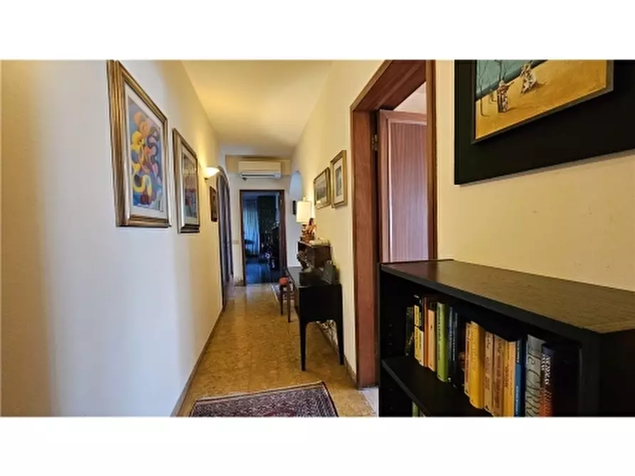 Immagine 78 di Villa in vendita  a Empoli