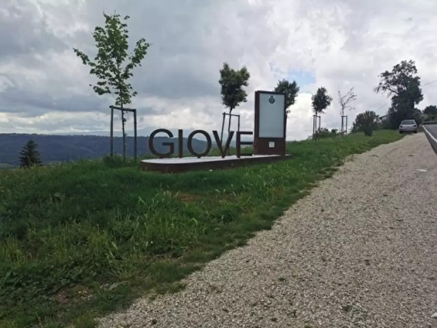 Immagine 1 di Villa in vendita  a Giove