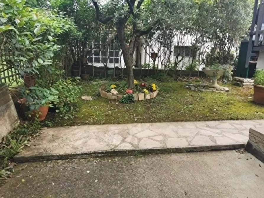 Immagine 53 di Villa in vendita  a Giove