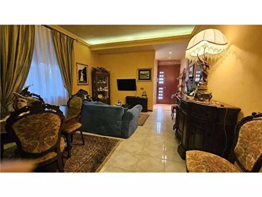 Immagine 4 di Villa in vendita  a San Miniato