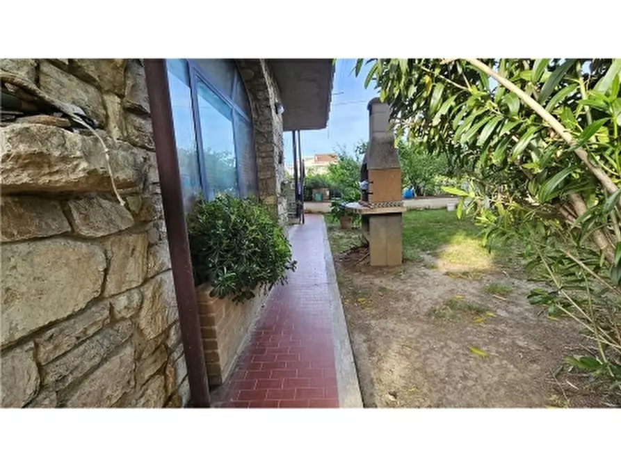 Immagine 10 di Villa in vendita  a San Miniato