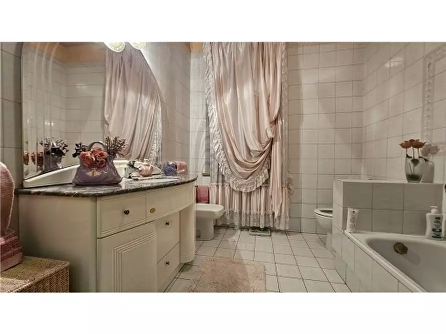 Immagine 13 di Villa in vendita  a San Miniato