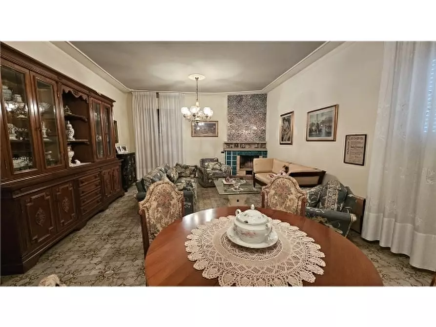 Immagine 20 di Villa in vendita  a San Miniato