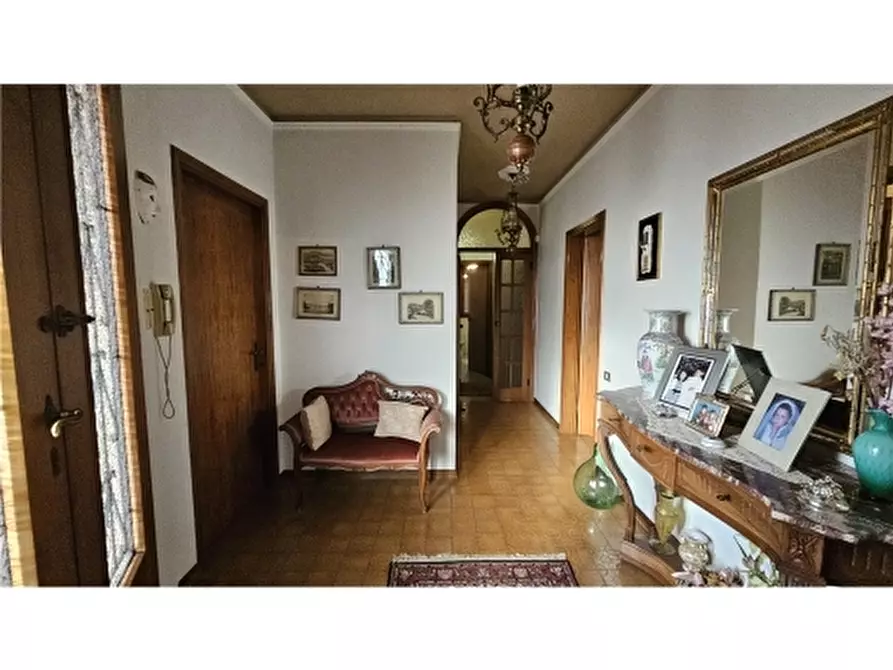 Immagine 25 di Villa in vendita  a San Miniato