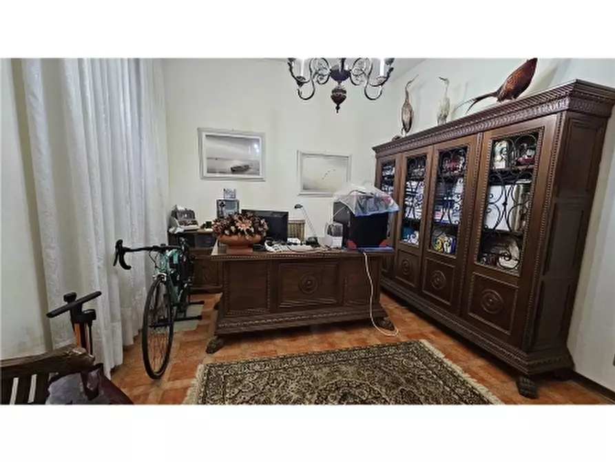 Immagine 27 di Villa in vendita  a San Miniato