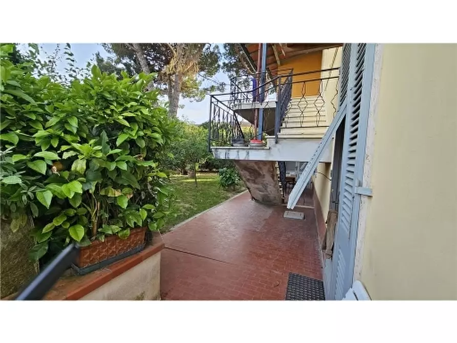 Immagine 36 di Villa in vendita  a San Miniato