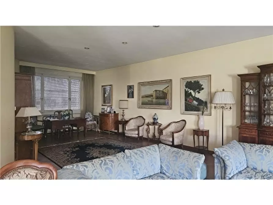 Immagine 1 di Villa in vendita  a Empoli