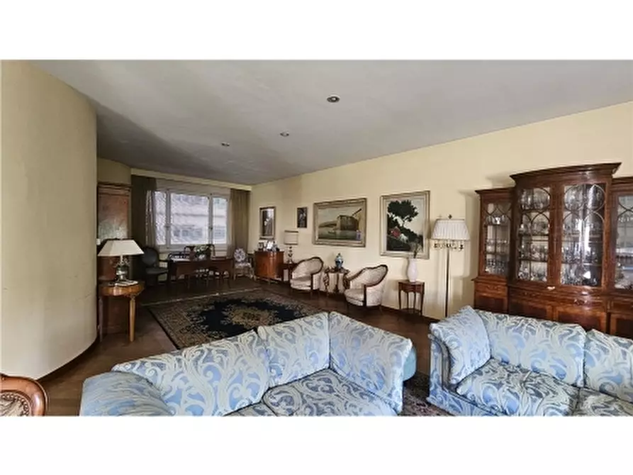 Immagine 2 di Villa in vendita  a Empoli