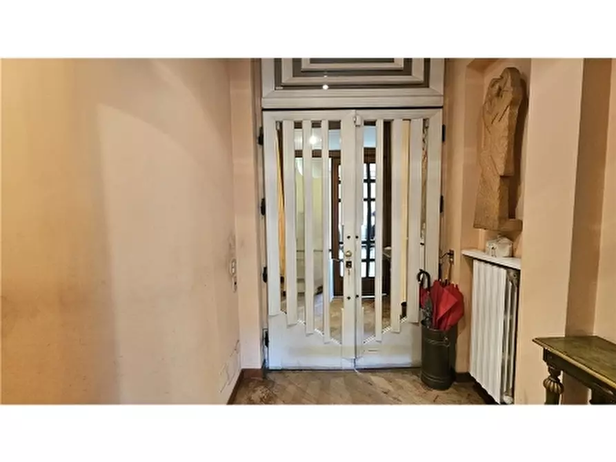 Immagine 8 di Villa in vendita  a Empoli