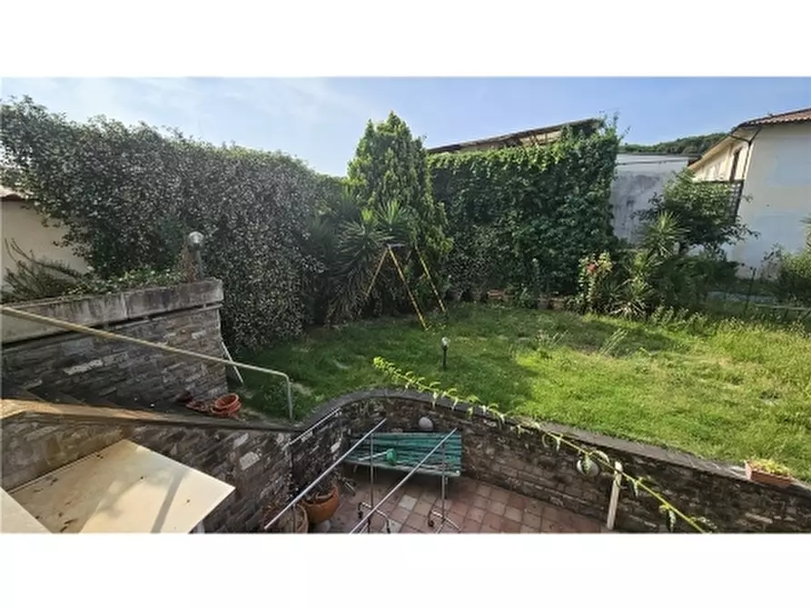 Immagine 10 di Villa in vendita  a Empoli
