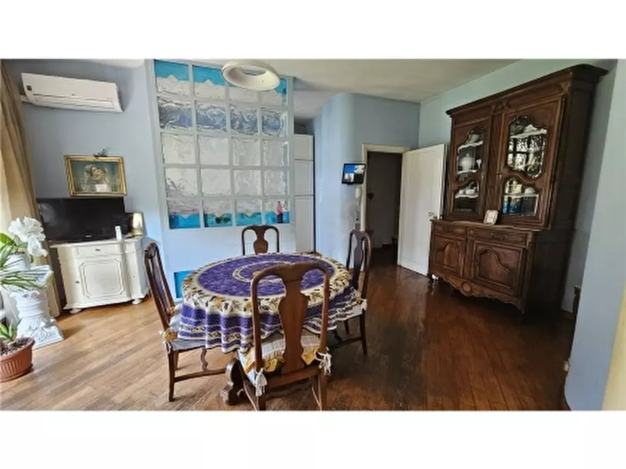 Immagine 12 di Villa in vendita  a Empoli