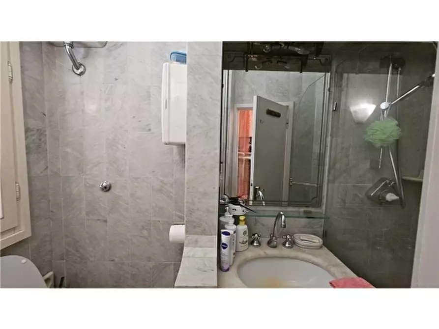 Immagine 19 di Villa in vendita  a Empoli