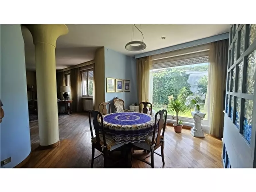 Immagine 21 di Villa in vendita  a Empoli